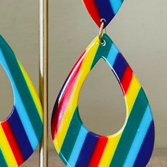 New Retro Vintage Style  Fun Colorful Striped Dangle Rainbow Earrings LGBTQ - Picture 5 of 7